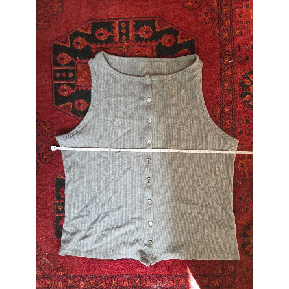Ribbed Button-Front Tank Top - Picture 4 of 5